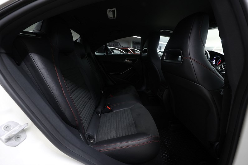 Mercedes-Benz CLA 250 211hk *Hjulkampanj!* Coupé AMG Night pkt