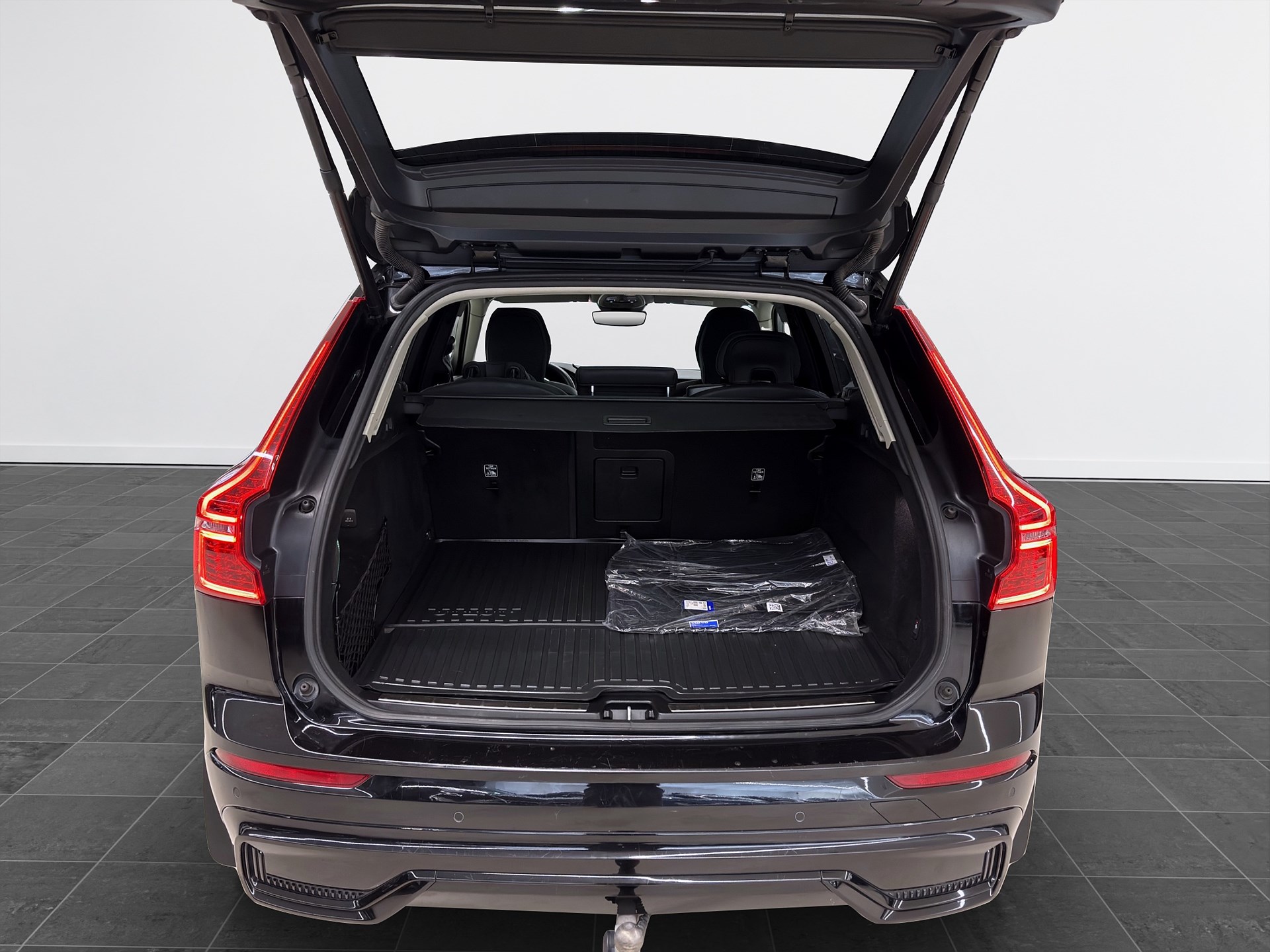 Volvo XC60 Recharge T6 350hk AWD Plus Dark Edt Pano 360 Drag Navi