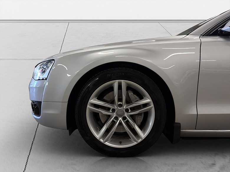 Audi A8 3.0 TDI quattro Luft, Läder, Värmare, Drag 2011, silver – bild 23 av 25, begagnad hos Niber i Järfälla