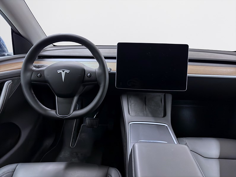 Tesla Model Y Long Range AWD 514hk Pano Drag Läder Navi
