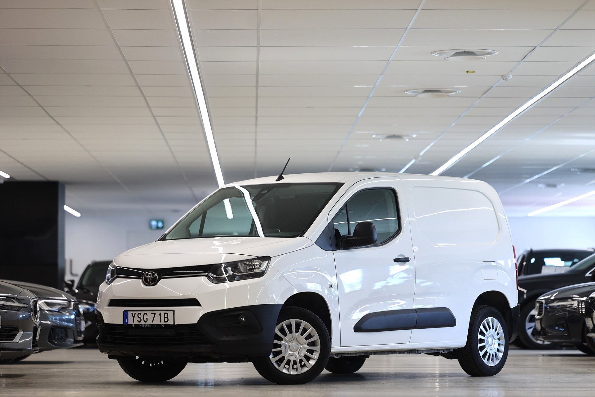Toyota ProAce City 1.2 Turbo 130hk 3-Sits CarPlay PDC B-Kamera