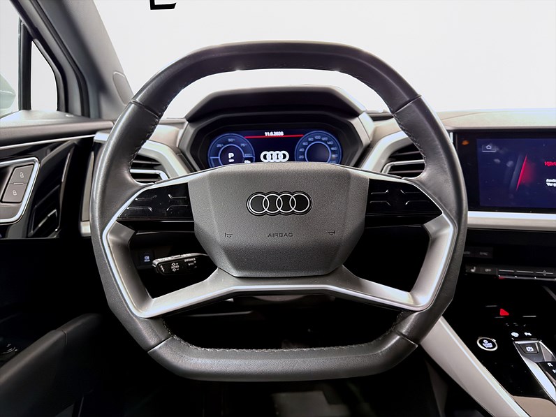 Audi Q4 40 e-tron 204hk Helg på Moberg! Comfort CarPlay Värmare Drag PDC