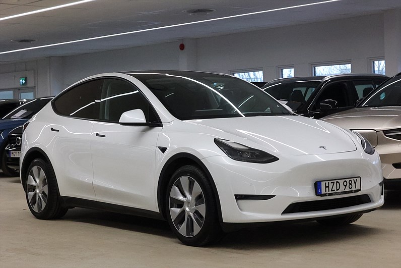 Tesla Model Y Long Range AWD 514hk Pano Drag Navi Läder