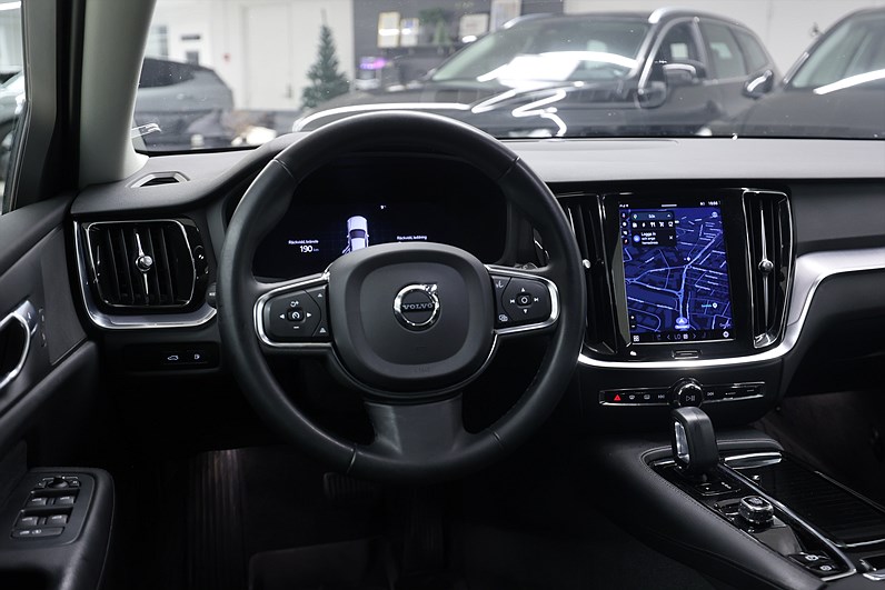 Volvo V60 Recharge T6 AWD 350hk Core Drag B-kamera Keyless