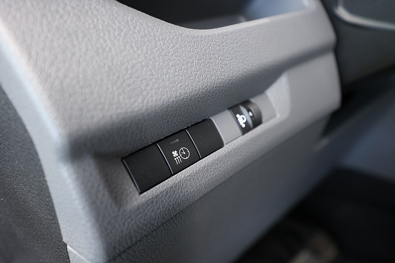 Opel Vivaro Skåpbil 2.0 BlueHDI 144hk L2 CarPlay 3-Sits 360-Kamera
