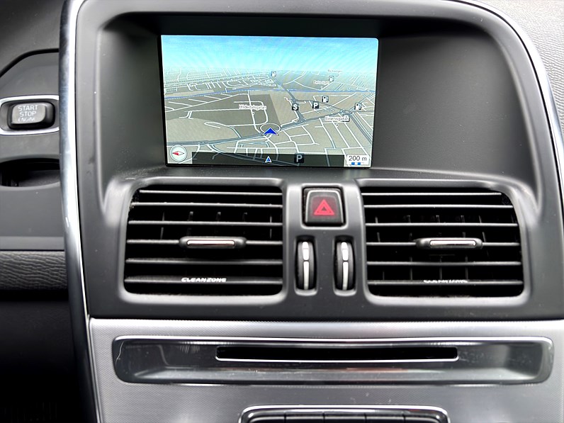 Volvo XC60 D4 AWD 190hk Drag Keyless Skinn B-Kamera VOC Pano
