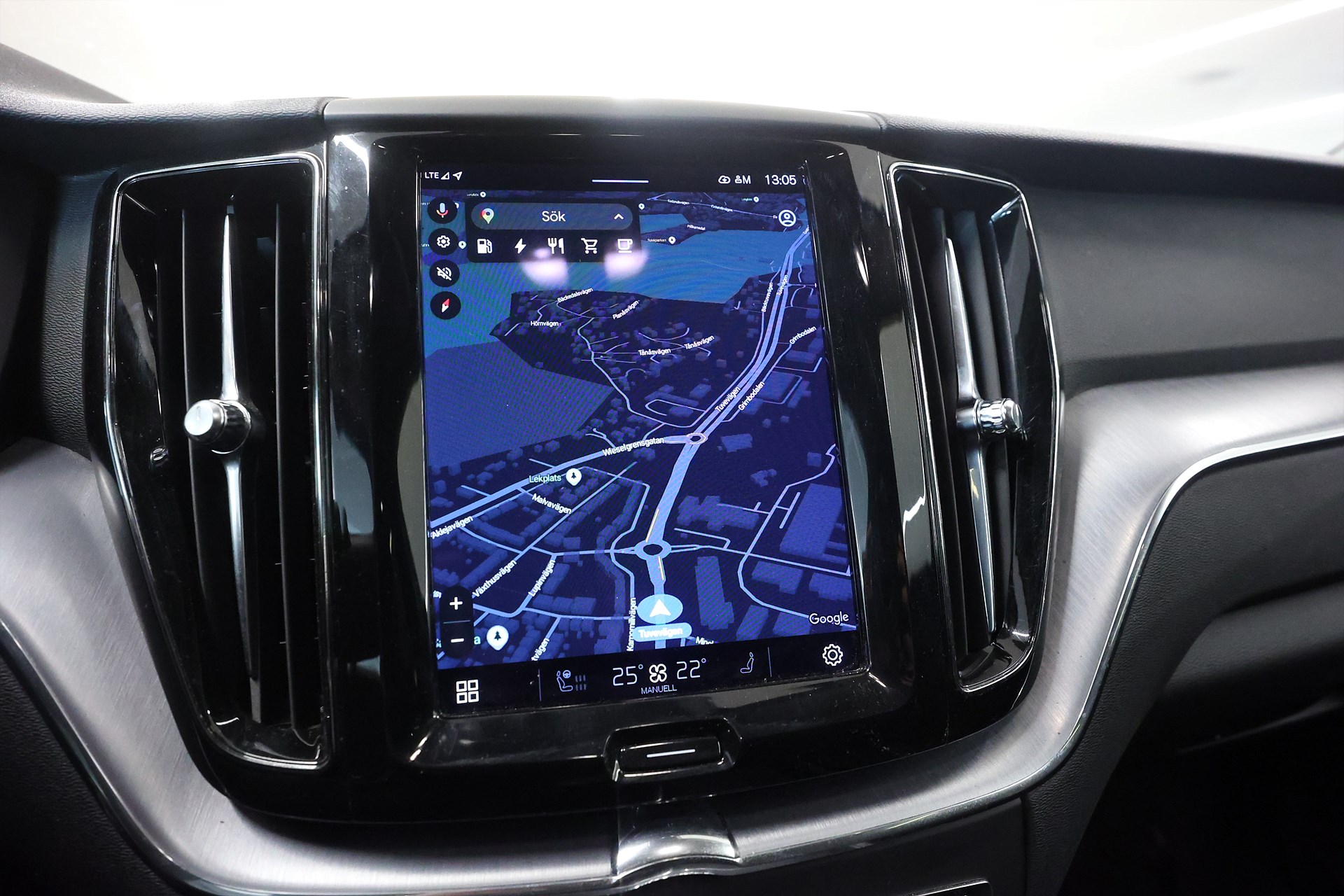 Volvo XC60 Recharge T6 AWD 340hk Momentum Pano Navi Drag