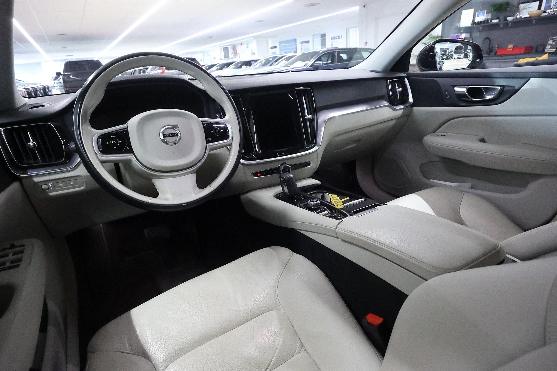 Volvo V60 Recharge T6 AWD 340hk Inscription Exp Läder Keyless Drag PDC