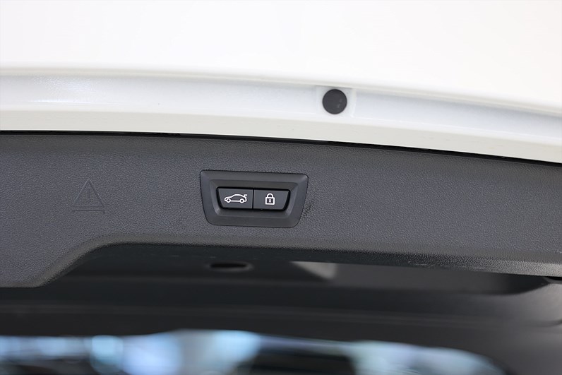 BMW 530e xDrive M-Sport B-Kamera HiFi Skinn Keyless Display key MOMS