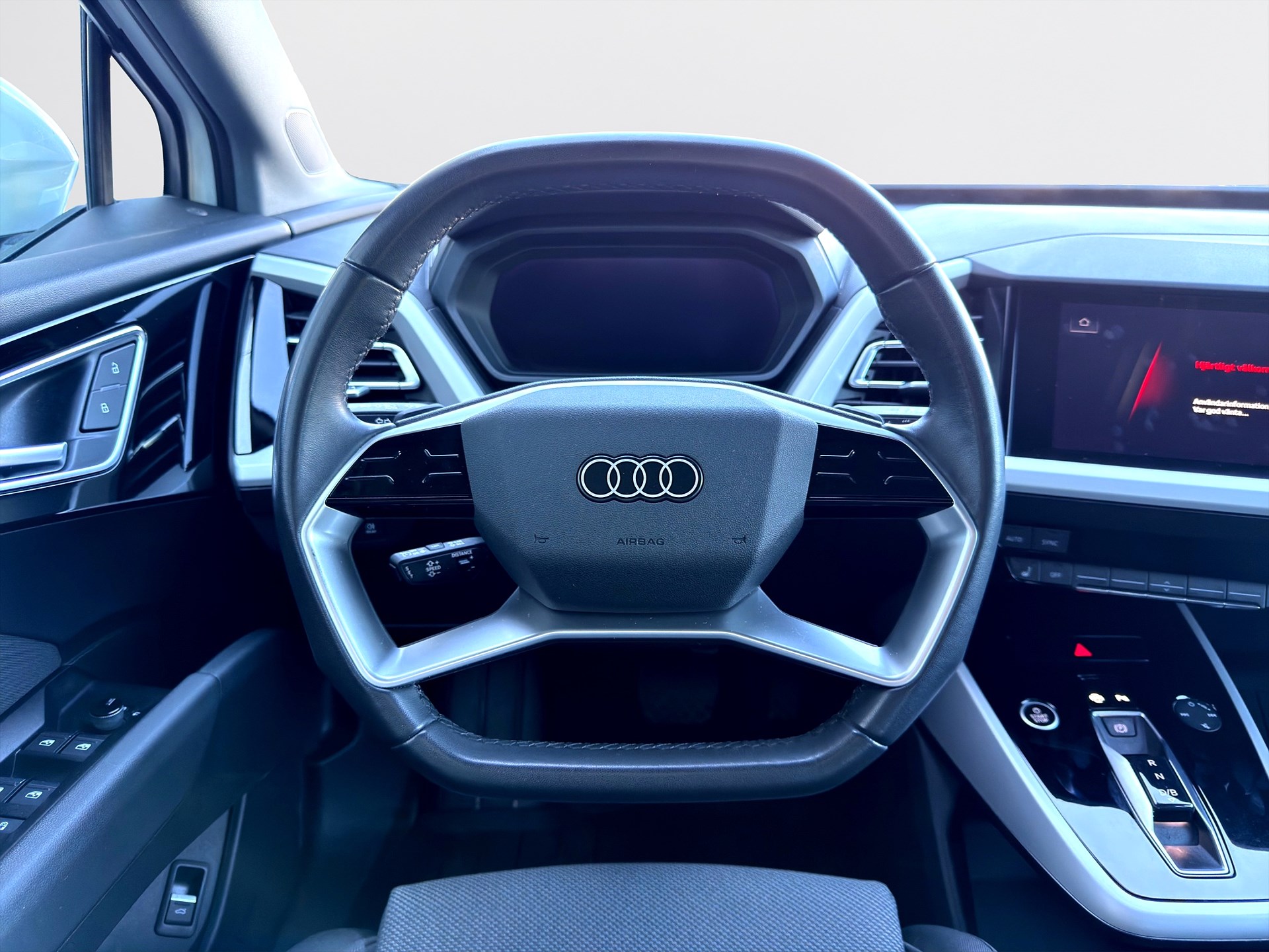 Audi Q4 40 e-tron 204hk Comfort CarPlay Värmare Drag PDC