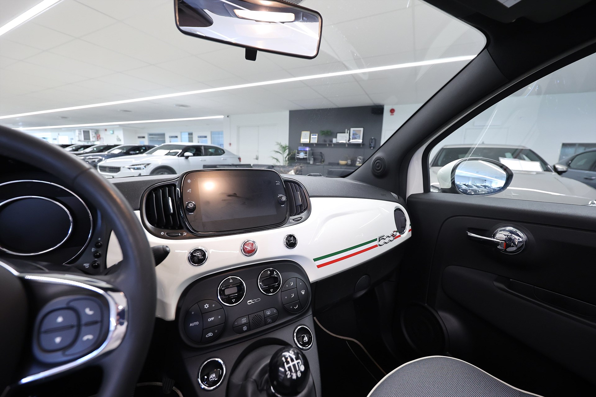 Fiat 500C Cab Hybrid 70hk Lounge PDC Låg Skatt