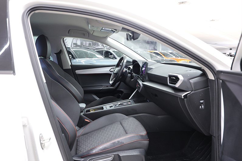 Seat Leon 1.4 e-Hybrid Sportstourer 204hk *Hjulkampanj!* FR Drag Navi Keyless