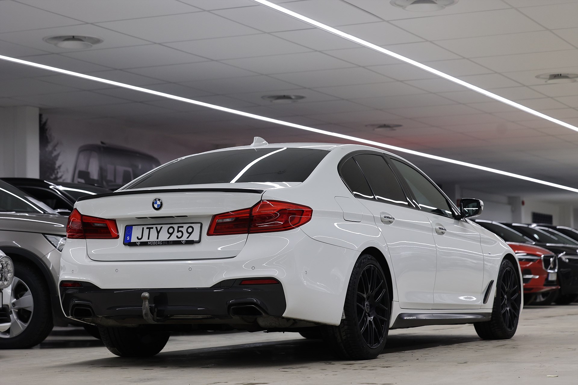 BMW 530i Sedan 252hk M Sport Shadow HiFi Drag