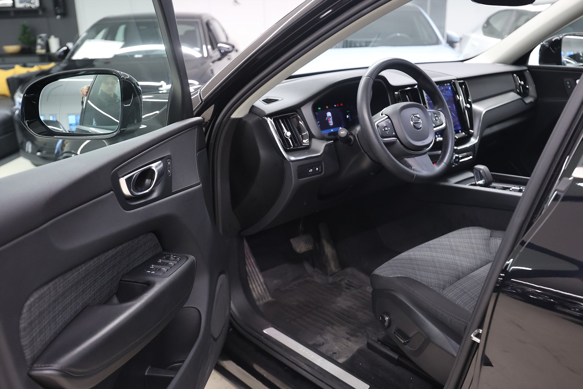 Volvo XC60 Recharge T6 AWD 350hk *Hjulkampanj!* Core Drag