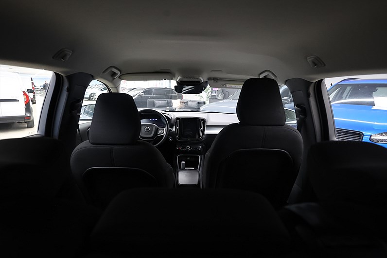 Volvo XC40 T3 163hk Momentum Pro Navi Värmare VOC PDC