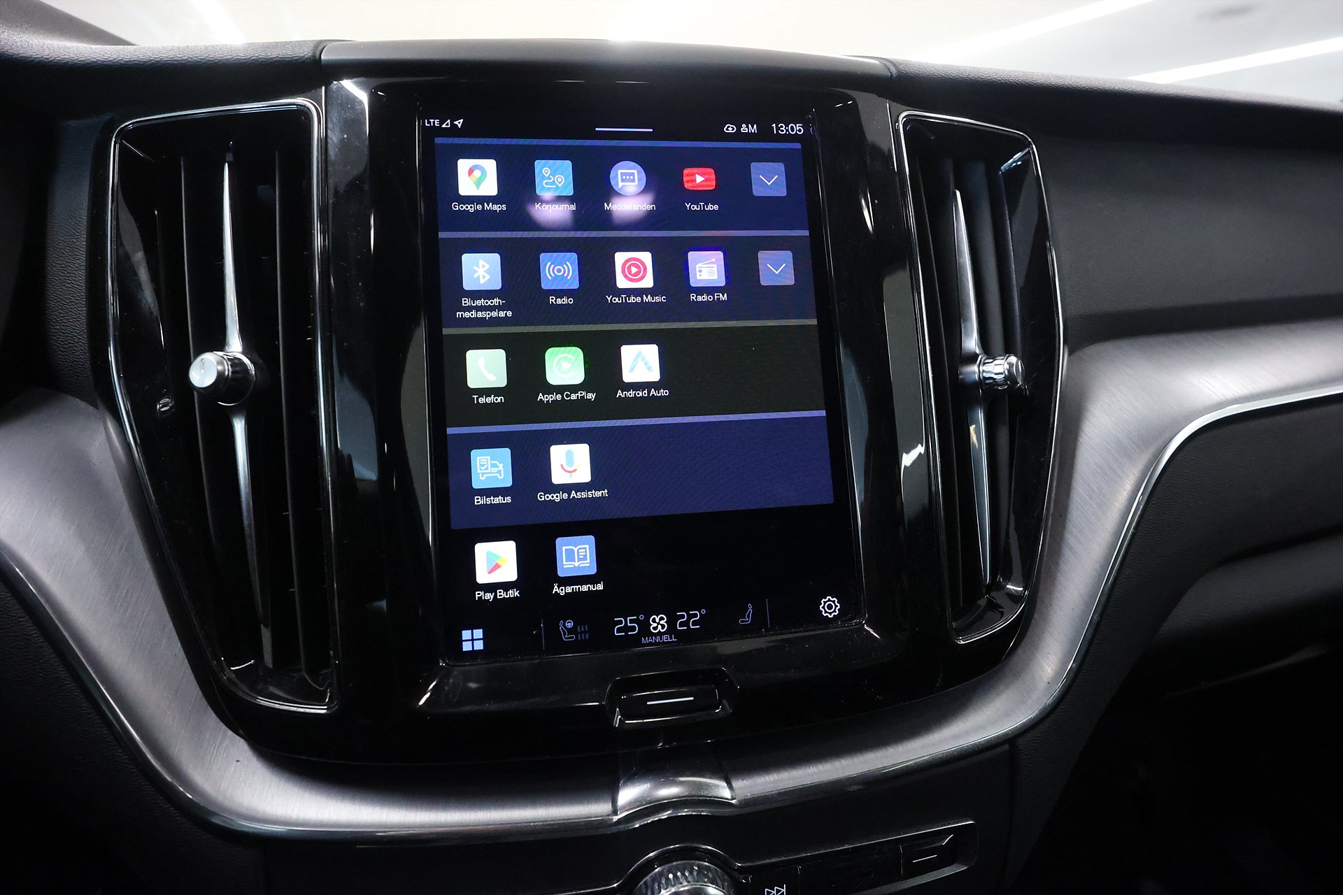 Volvo XC60 Recharge T6 AWD 340hk Momentum Pano Navi Drag