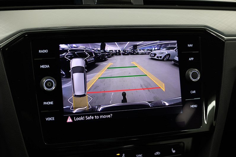 Volkswagen Passat GTE IQ Cockpit B-kamera Drag Värmare MOMS