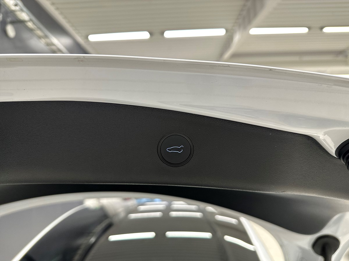 Tesla Model 3 – bild 8