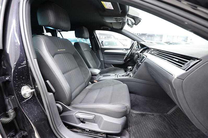 Volkswagen Passat Alltrack 2.0 TDI 4M B-kamera Värmare Carplay