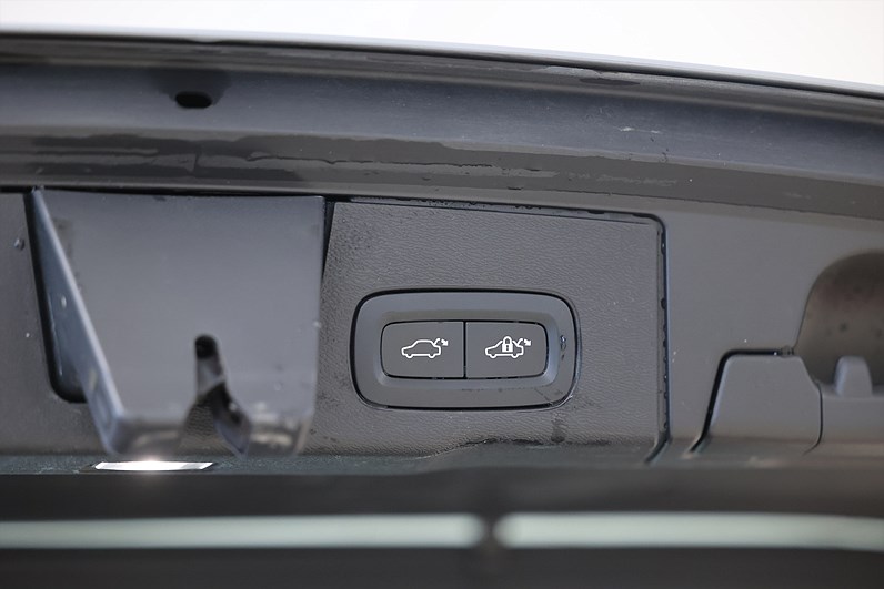 Volvo XC60 Recharge T6 AWD 350hk Core Pano Läder Värmare