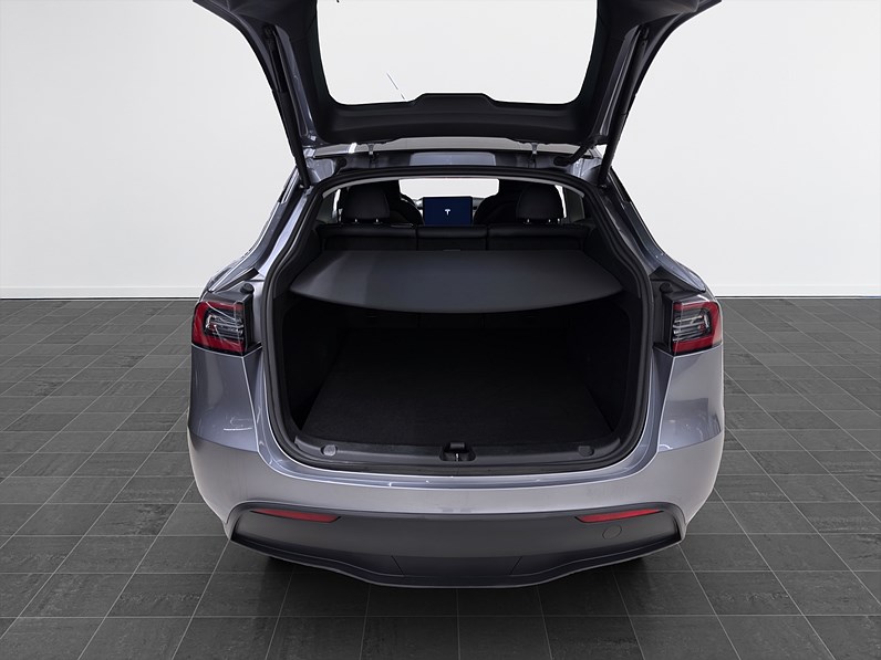 Tesla Model Y Long Range 514hk Pano Drag Läder B-Kamera AWD