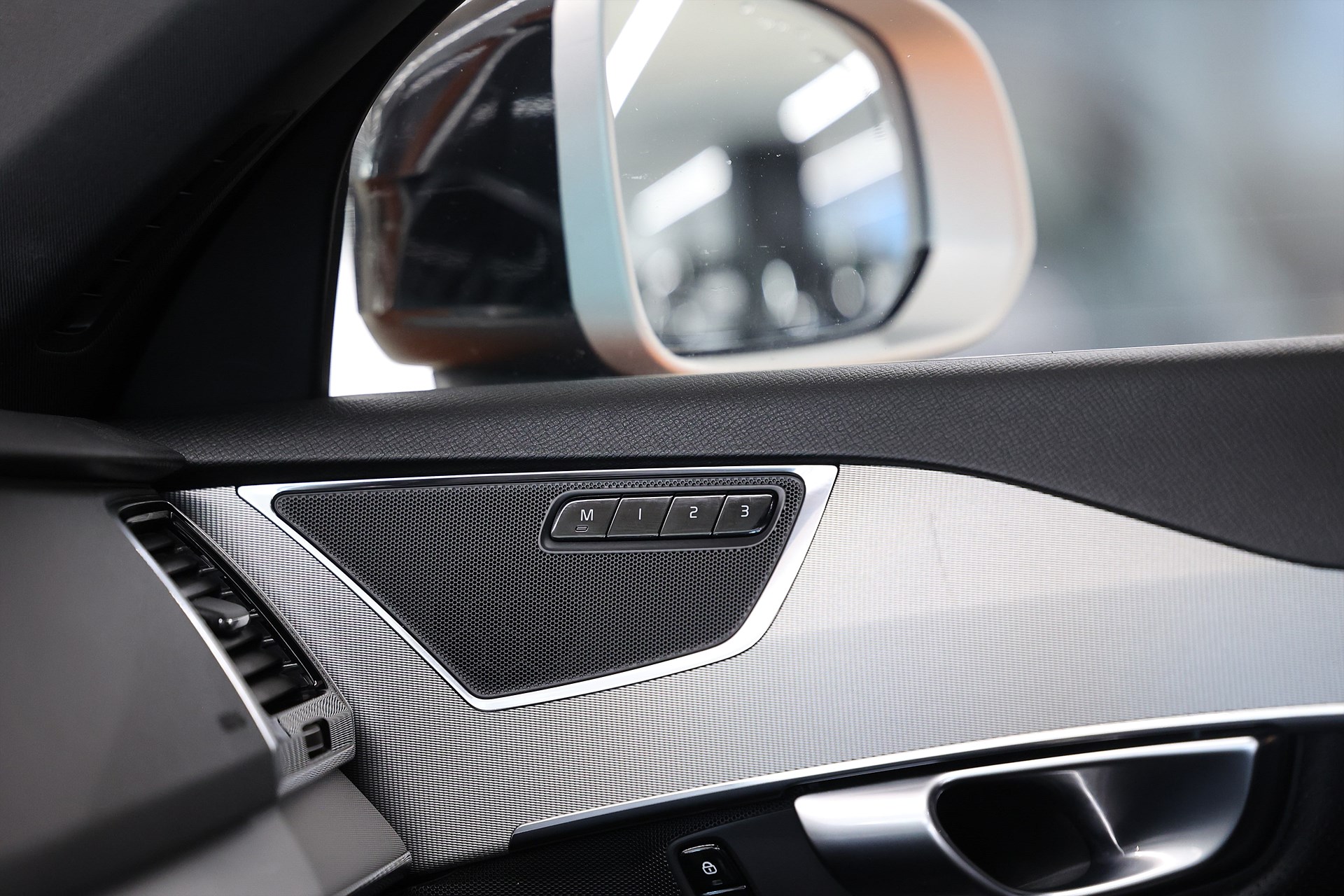 Volvo XC90 D5 AWD 235hk *Hjulkampanj!* R-Design Luft 7-Sits Drag