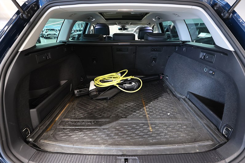Volkswagen Passat Sportscombi GTE 218hk Pano Navi B-kamera Drag