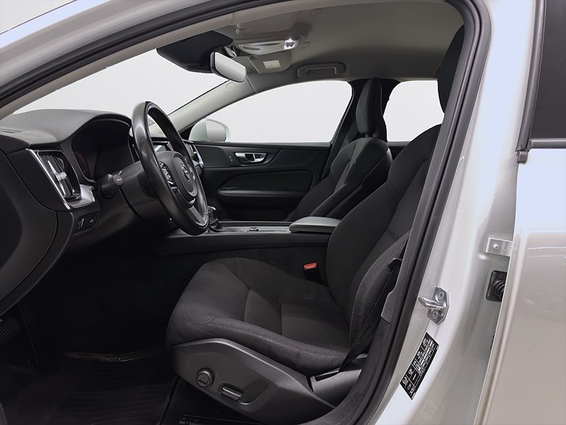 Volvo V60 D3 AWD 150hk Momentum Drag Navi CarPlay PDC