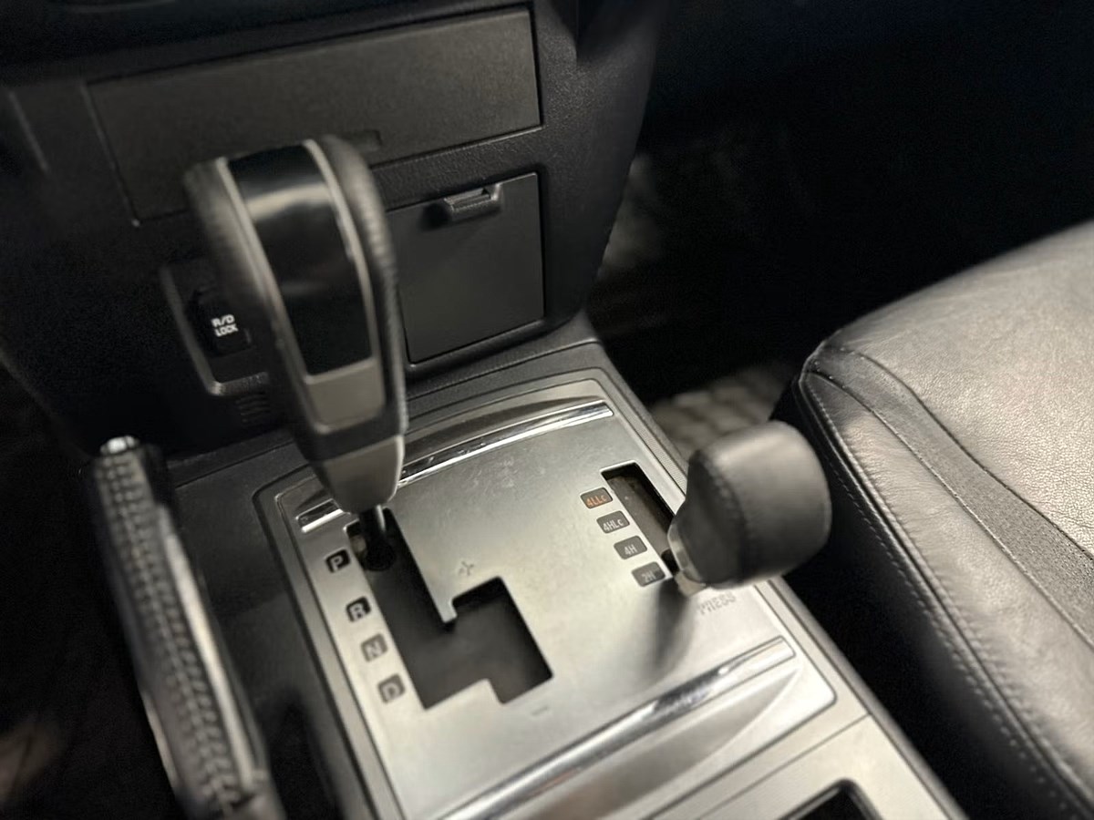 Mitsubishi Pajero – bild 17