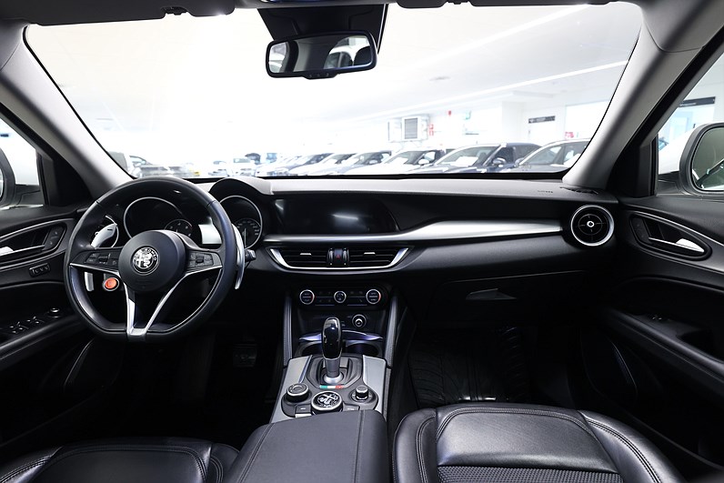 Alfa Romeo Stelvio 2.2 D 210hk AWD Super Keyless B-Kamera Drag