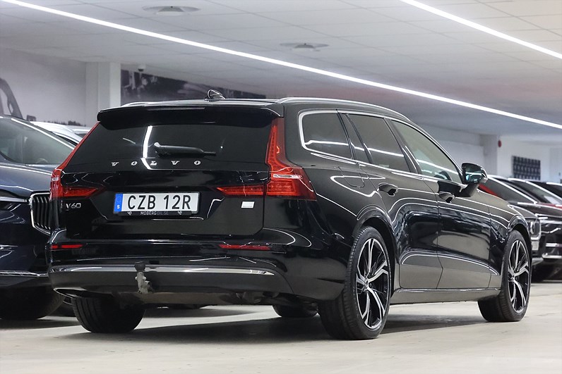 Volvo V60 Recharge T6 AWD 350hk Core H/K Läder Keyless Navi Drag