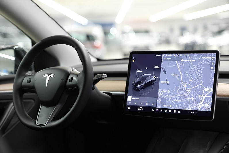 Tesla Model Y Long Range AWD 514hk *Hjulkampanj!* AP Drag Pano