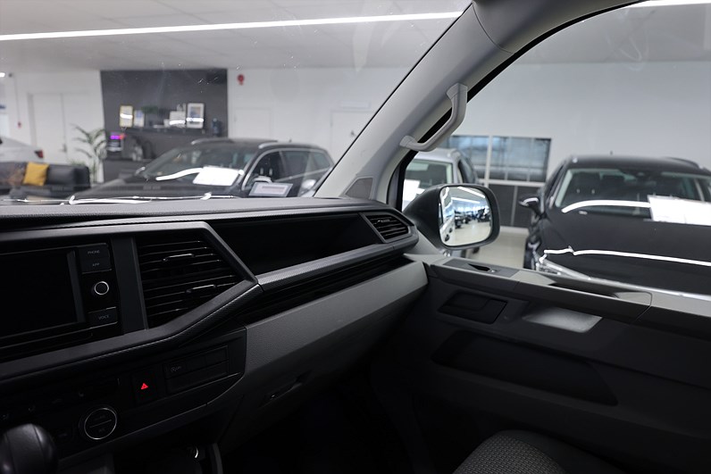 Volkswagen Caravelle 2.0 TDI 9-Sits B-kamera Carplay PDC MOMS