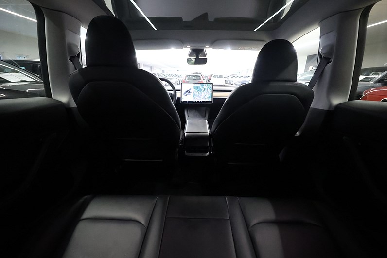 Tesla Model Y Long Range AWD 514hk Pano Navi Läder