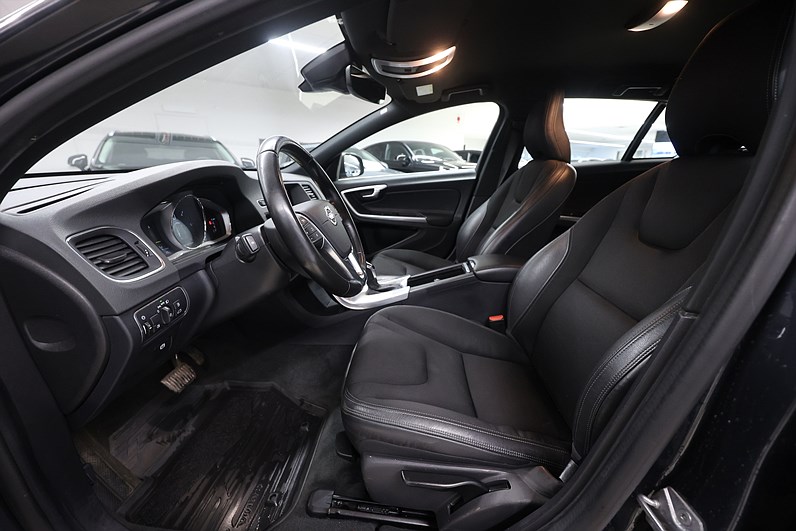 Volvo V60 D4 190hk *Hjulkampanj!* Momentum Värmare