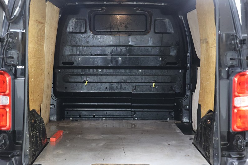 Citroën Jumpy Van 2.0 BlueHDi 177hk L2 Värmare Drag MOMS