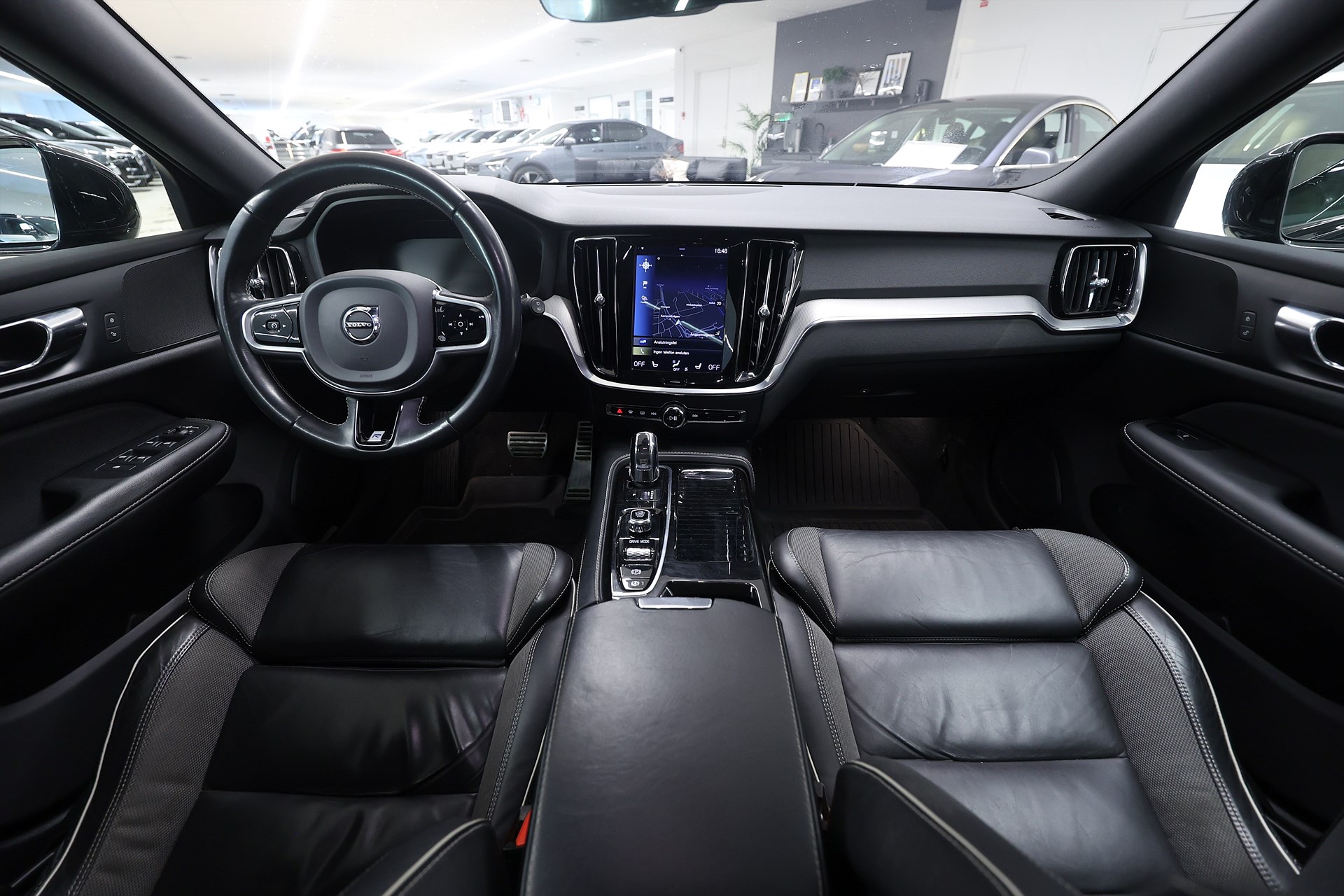 Volvo V60 Recharge T8 AWD 392hk R-Design Pano Drag Navi