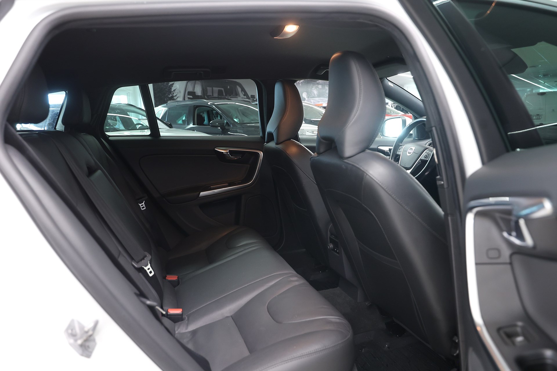 Volvo V60 D4 190hk Summum Värmare B-kamera Navi Skinn