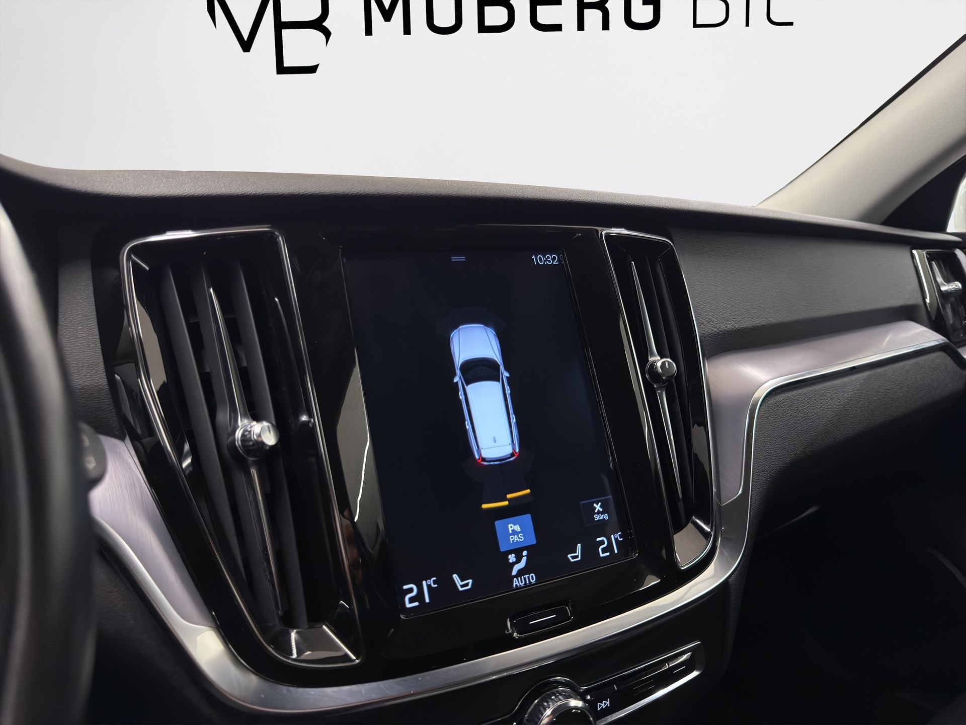 Volvo V60 D3 AWD 150hk Momentum Drag Navi CarPlay PDC
