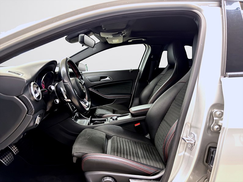Mercedes-Benz A 180 d 109hk AMG Line Pano B-Kamera Navi