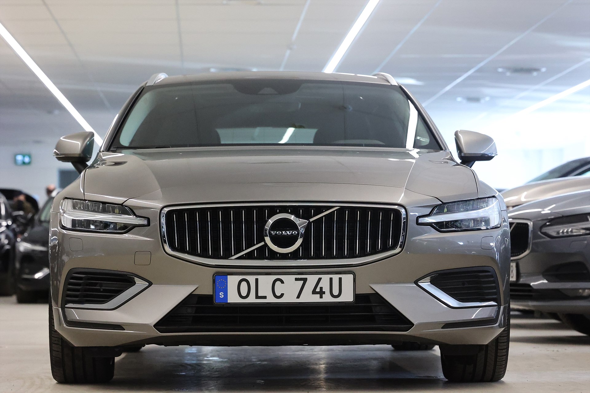 Volvo V60 Recharge T6 AWD 340hk Momentum Pano H/K Keyless