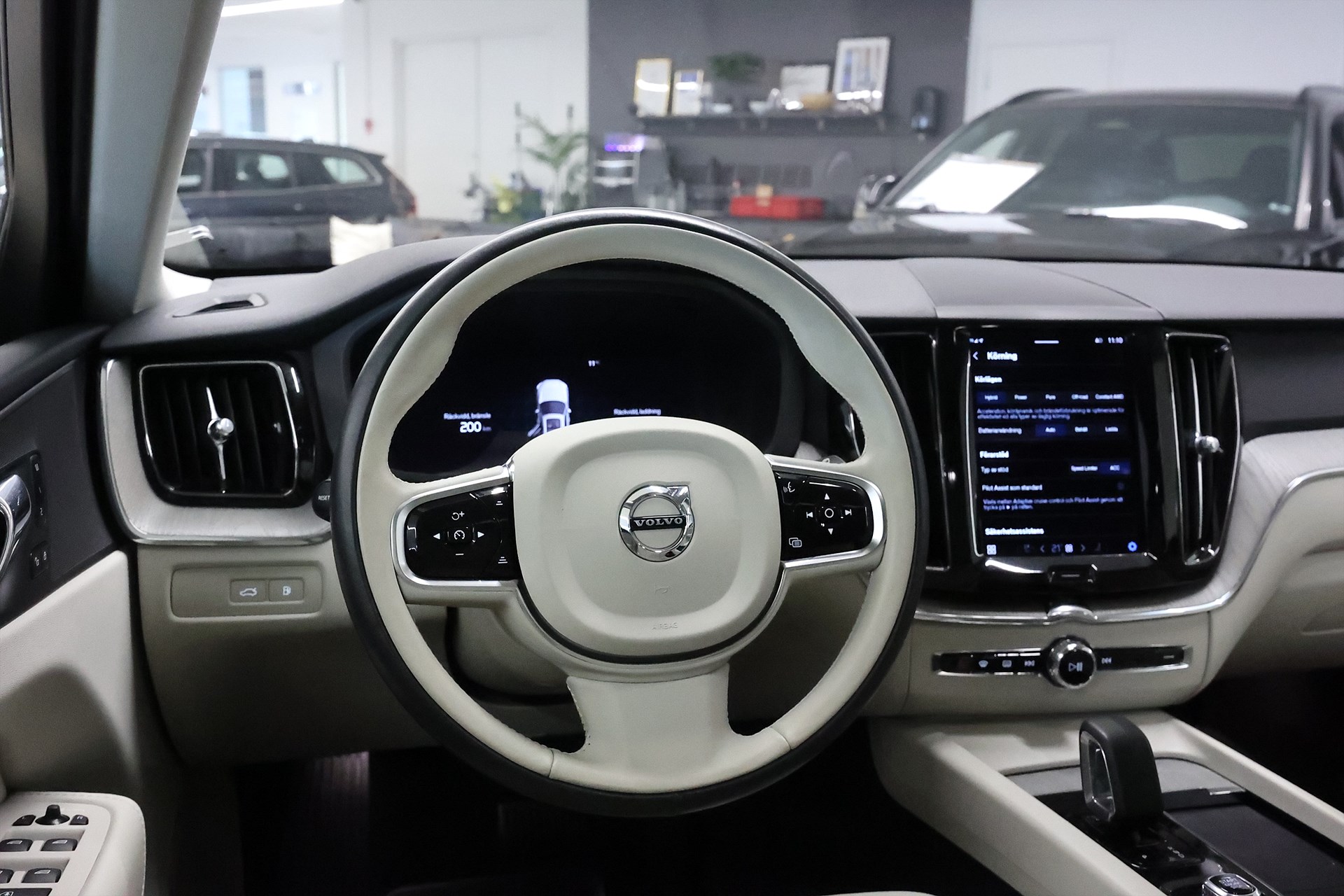 Volvo XC60 Recharge T8 AWD 456hk Plus Dark Pano 360 Drag