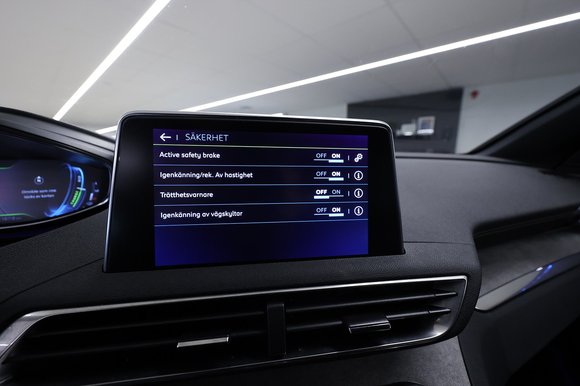 Peugeot 3008 GT Hybrid4 300hk AWD B-kamera Keyless PDC