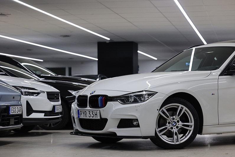 BMW 320d xDrive Touring 190hk *Hjulkampanj!* M Sport Pano HUD H/K Keyless Drag