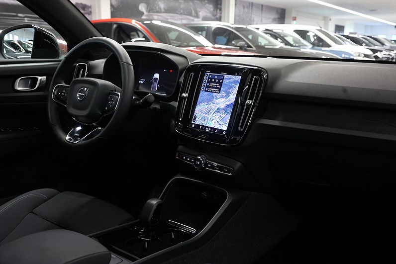 Volvo C40 Recharge Twin motor AWD 408hk Core Pano Drag
