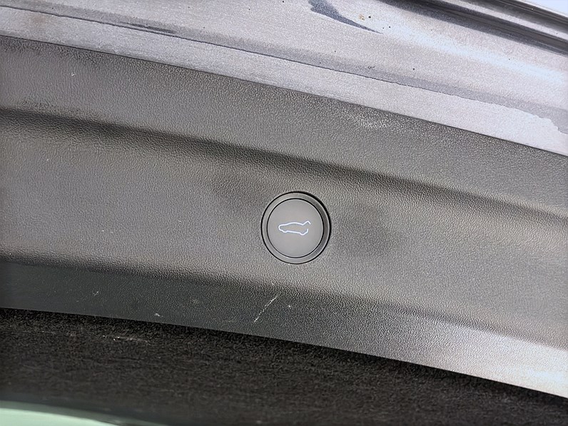 Tesla Model Y Long Range AWD 514hk Pano Läder Drag Navi