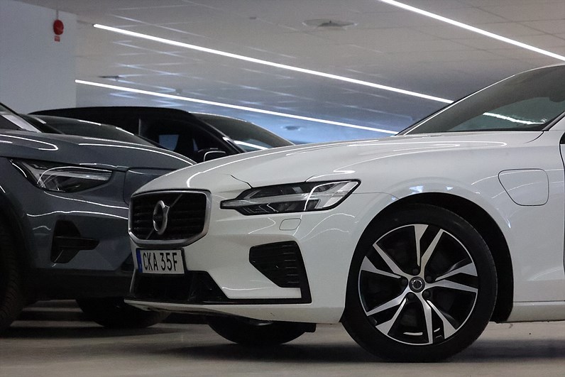 Volvo V60 Recharge T6 AWD 340hk R-Design B-kamera Värmare