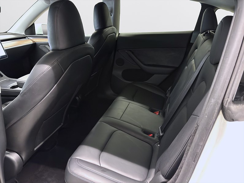 Tesla Model Y Performance 534hk Pano Läder Drag B-Kamera