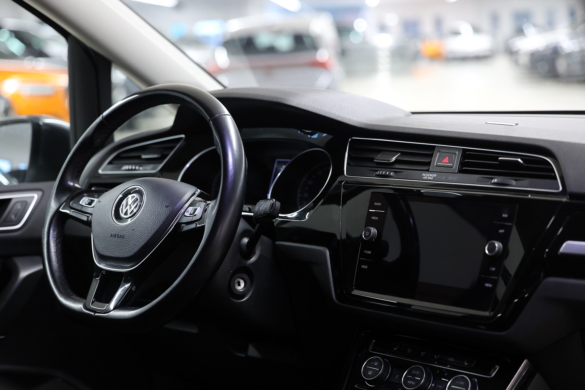 Volkswagen Touran 1.8 TSI 180hk *Hjulkampanj!* R-Line Drag