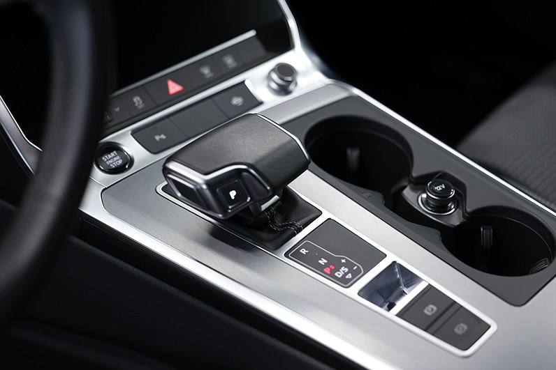 Audi A6 Avant 55 TFSI e Q S Line Svart Optik Drag Cockpit MOMS